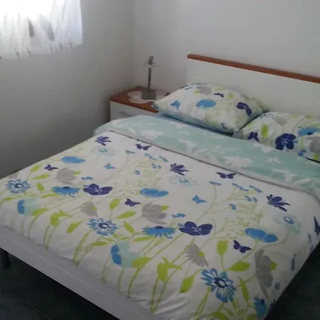 アパート Miskovic マカルスカ