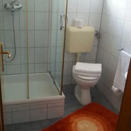 Miskovic * マカルスカ